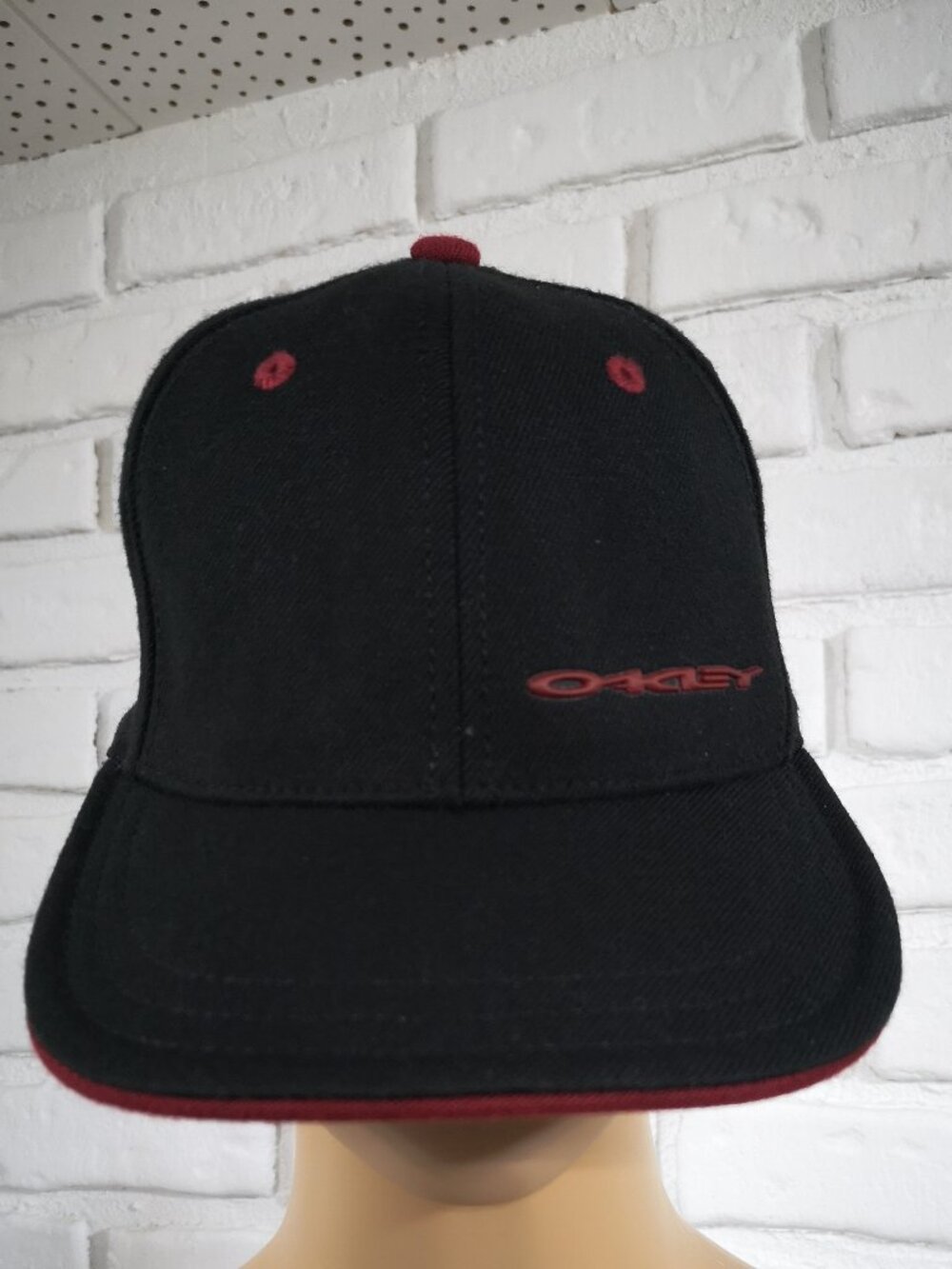 Oakley A-Flex Baseball Hat Black w/ Red Trim Size Small / Medium Not Adjustable